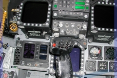 2002-F18-cockpit-swiss-002