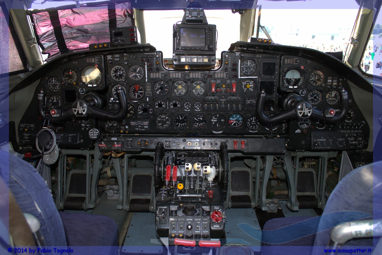 2014-payerne-an-26-cockpit-03