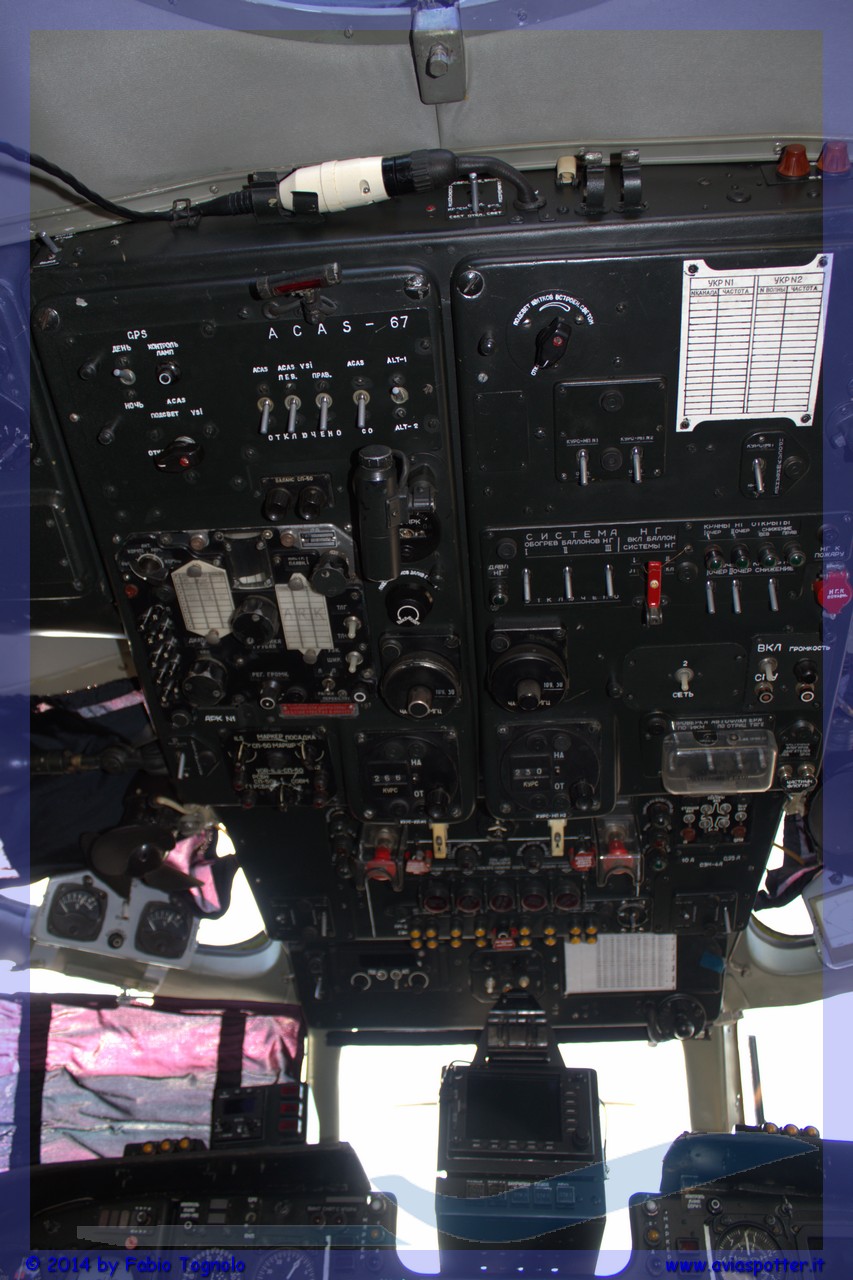 2014-payerne-an-26-cockpit-04