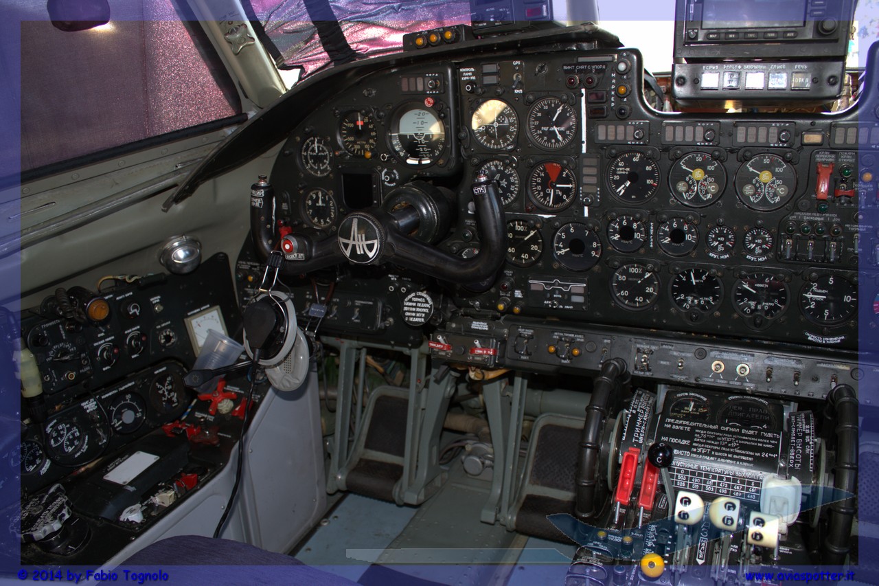 2014-payerne-an-26-cockpit-07