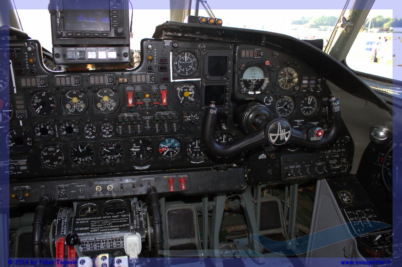 2014-payerne-an-26-cockpit-08